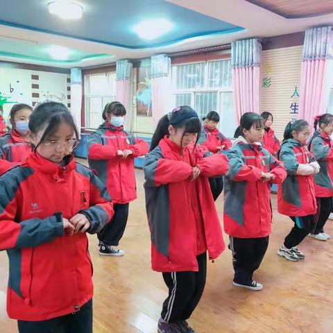 职田中学舞蹈社团“舞动青春”顺利开展
