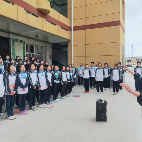 职田中学“百人合唱团”