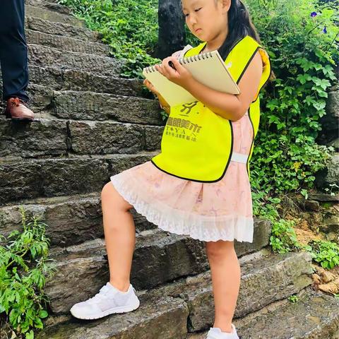 童眼美术——史析玉宝贝走进河南郭亮村写生