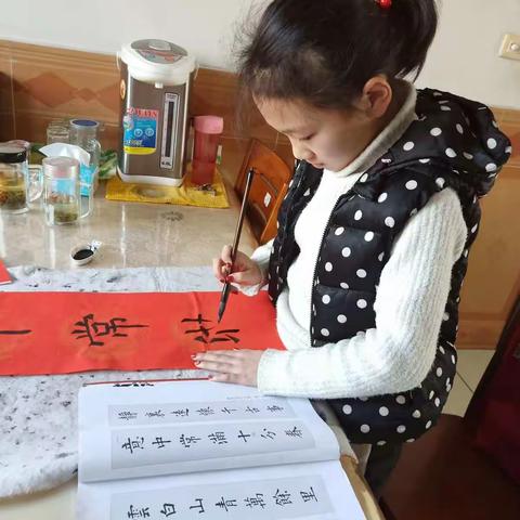 我是池阳小学五年级二班的李梓悦，我正在参加池阳小学2019寒假“微实践”活动！