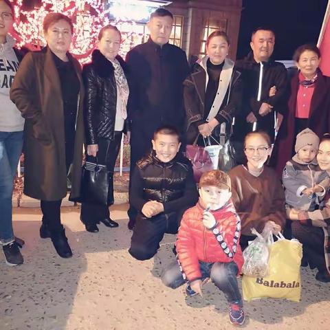 有您的照片和视频太多了，太多美好的回忆，太多温暖的瞬间，太多有您的欢声笑语！忍不住地想念您，我的亲舅舅！