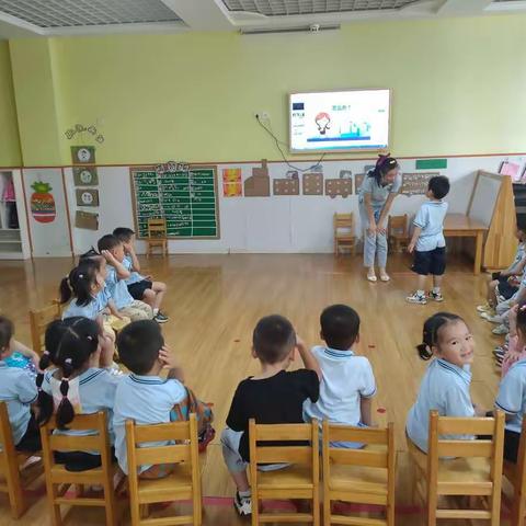 左岭贝街幼儿园小二班一周精彩回顾