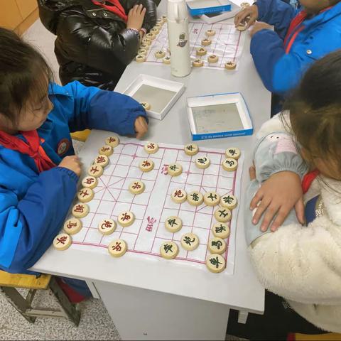 “以棋会友，棋乐无穷”浩山中心完小棋类兴趣小组