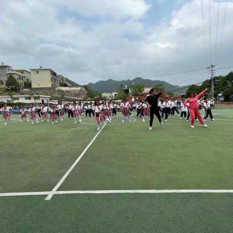 落实“双减”强体质，阳光体操展风采——山阳县中村镇中心小学队列队形暨校园操比赛