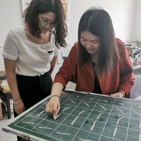 墨语书香，习字立人——师大附实校小学本部教师粉笔字展示活动