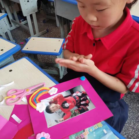 英才小学二年级美术《打扮相框》课堂分享