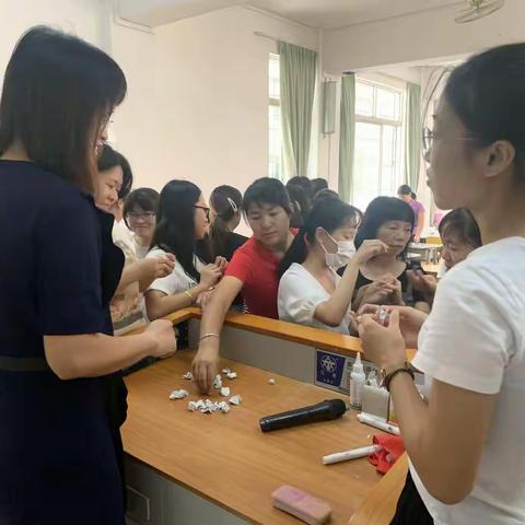 以赛促学，以学促教——记向阳小学语文教师粉笔字比赛