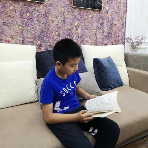 金秋十月，捧一缕书香