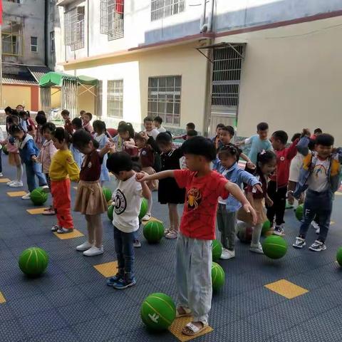 伟杰幼儿园大一班4周活动记录