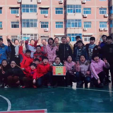 “热乎的饺子，温暖的家”                                       ——六二班