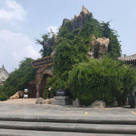 2022-7-5寻根问祖大槐树，饮水思源念处处。枝繁叶茂瓜瓞厚，喜看今日甚多福。