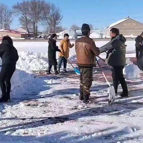 记奈曼旗东明学区中心校干苏教学点家长志愿清雪