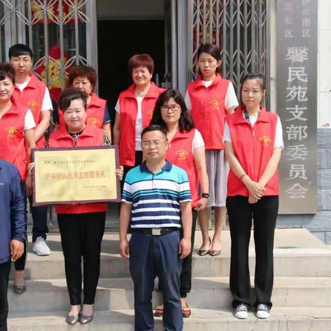 端午节工作站领导与志愿者们送温暖