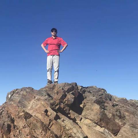 徒步琦姆山，游走在天然的花海中