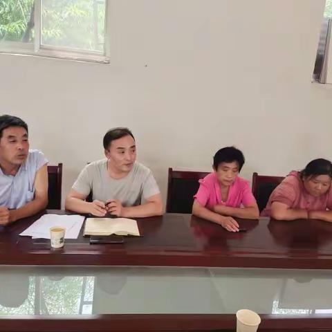 东阿镇殷六村召开第一书记与公益岗人员见面会并安排部署工作