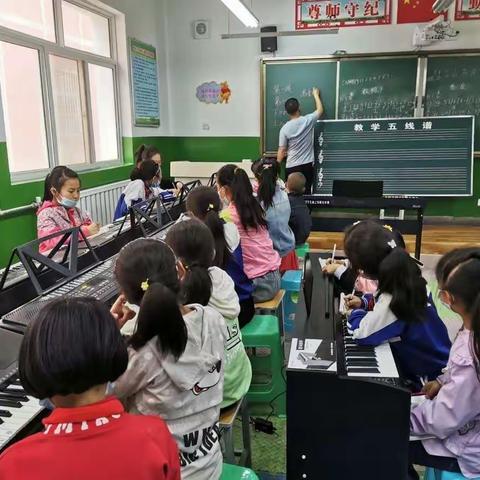 “放飞梦想，筑梦未来”，憨班镇中心小学电子琴兴趣小组活动纪实