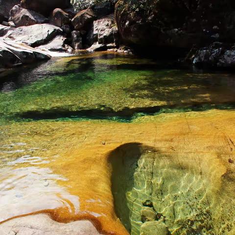 黄冈山的水，美得让你想不到！
