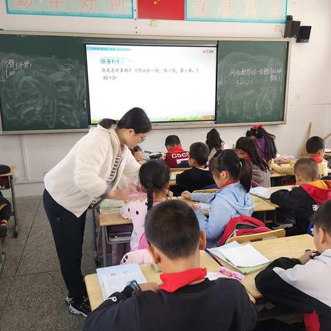 “教学组织有艺术，课堂教学有秩序”——记石桥小学校内数学教研活动