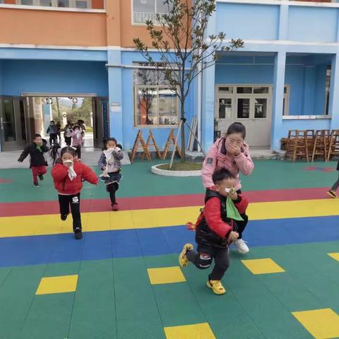 龙井乡第二幼儿园组织开展消防演练、安全“童”行活动