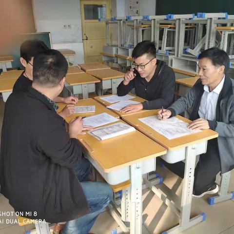 “团结协作，共同成长”——记五里初中初二物理组集体教研活动