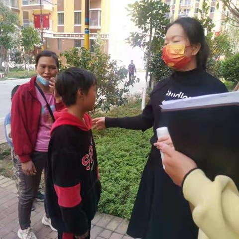 家访有爱，共育花开-泸水市大练地街道中心学校和谐小学“千师进万户”家访活动纪实