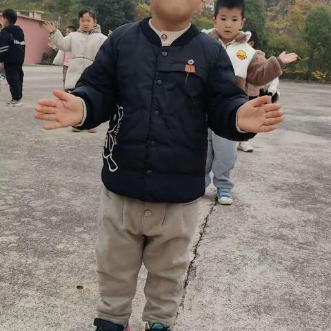 庙街乡九龙山幼儿园中班11月活动