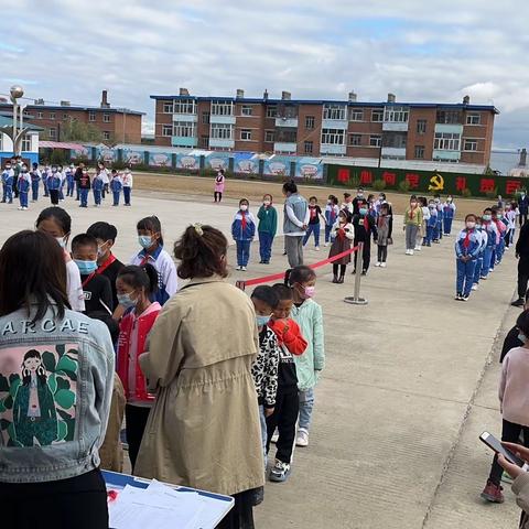 核酸检测严把关 筑牢校园安全墙 —密山第七小学全体师生核酸检测