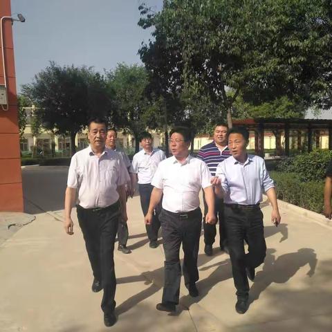 张海乾县长 杨新房局长一行到我校视察工作