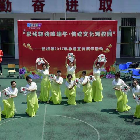 彩线轻绕映端午