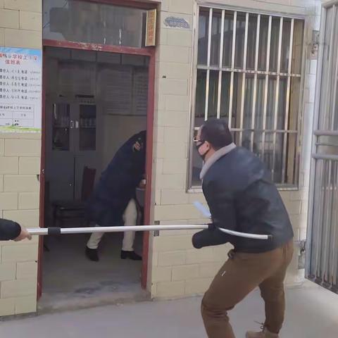 防恐防暴安全同行——谭庙小学防恐防暴应急演练活动