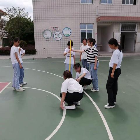 在学习中实践  在实践中学习 (“主题式”社团课程数学系列活动）