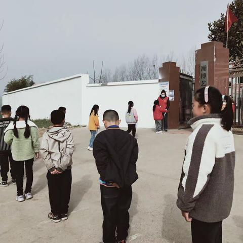 杜曲镇吕集小学开展疫情防控演练