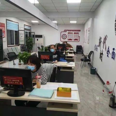 疫线先锋    隐形的“数据战士”