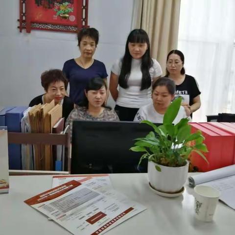 西关办事处组织人员观看“出彩许昌人”公益短视频