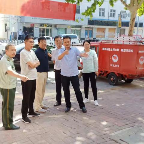 副区长柏凤杰一行到恒达利市场督导升级改造工作