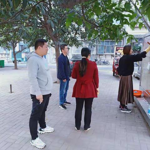 西关办事处创文领导小组对辖区创文工作进行现场查看