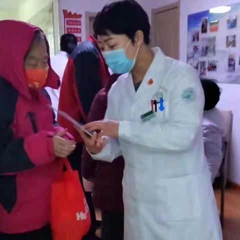大雪无情任意落，小区深处有温情