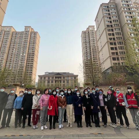 常青藤社区党支部组织在职党员志愿者发放抗原检测试剂盒