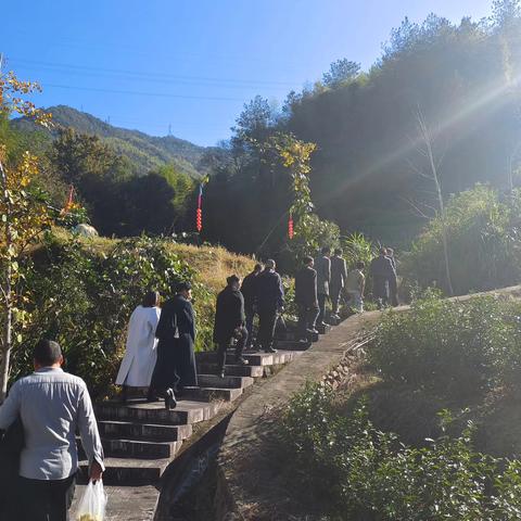 漫步山居 倾听秋语———景宁县大均行知研训学校工会活动