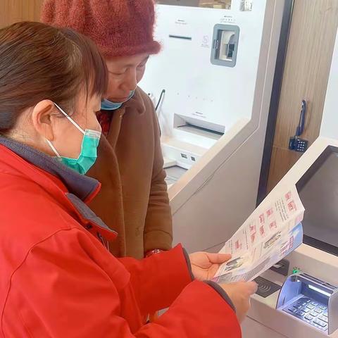 建湖农商行营业部牵头开展反假币宣传活动