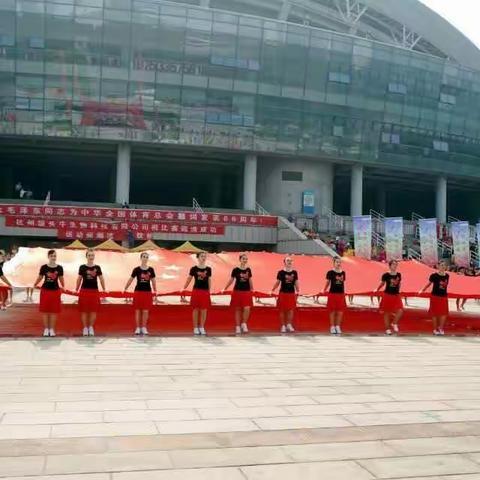 5月26号炫舞飞扬队参加千人舞大赛