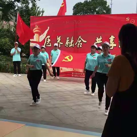 黄兴镇老年新寓党支部联合仙人卫生院党支部，与院里老人一起庆祝中国共产党建党100周年🚩🚩🚩🚩🚩