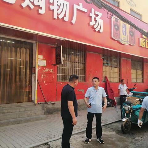 区政协副主席余春林到花园口镇八堡村督导受灾后＂两清一消＂工作