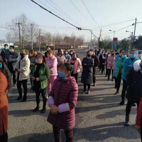 满园书香关不住  兜书爱意润矿区