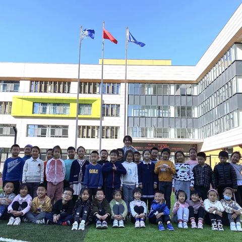 以心育底色 搭育人之桥