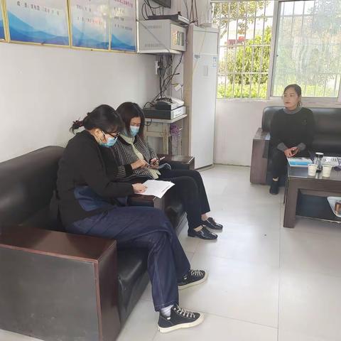 教研室深入高丘镇乔沟小学开展一镇两校教学管理视导和推门听课活动