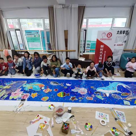青年东路社区开展六一儿童节“百米画卷·海洋童话”活动