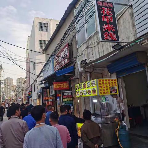 半截河街道徐湾社区“我为群众办实事”实践活动之集中整治街道拥堵活动