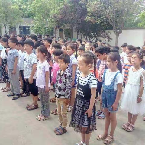 阳光下有你，阳光下有我，强身健体，快乐成长——银李小学阳光大课间掠影