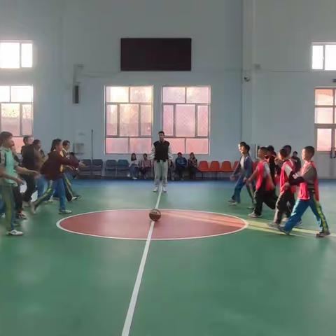 精彩“篮”不住， 纷呈展活力      ——第四师第二中学班级篮球对抗比赛